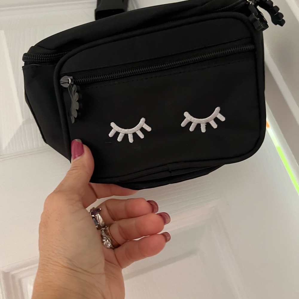 🆕Lashes BeltBag /Fanny pack /purse ! Super cute inside w/ lash print New! Black
